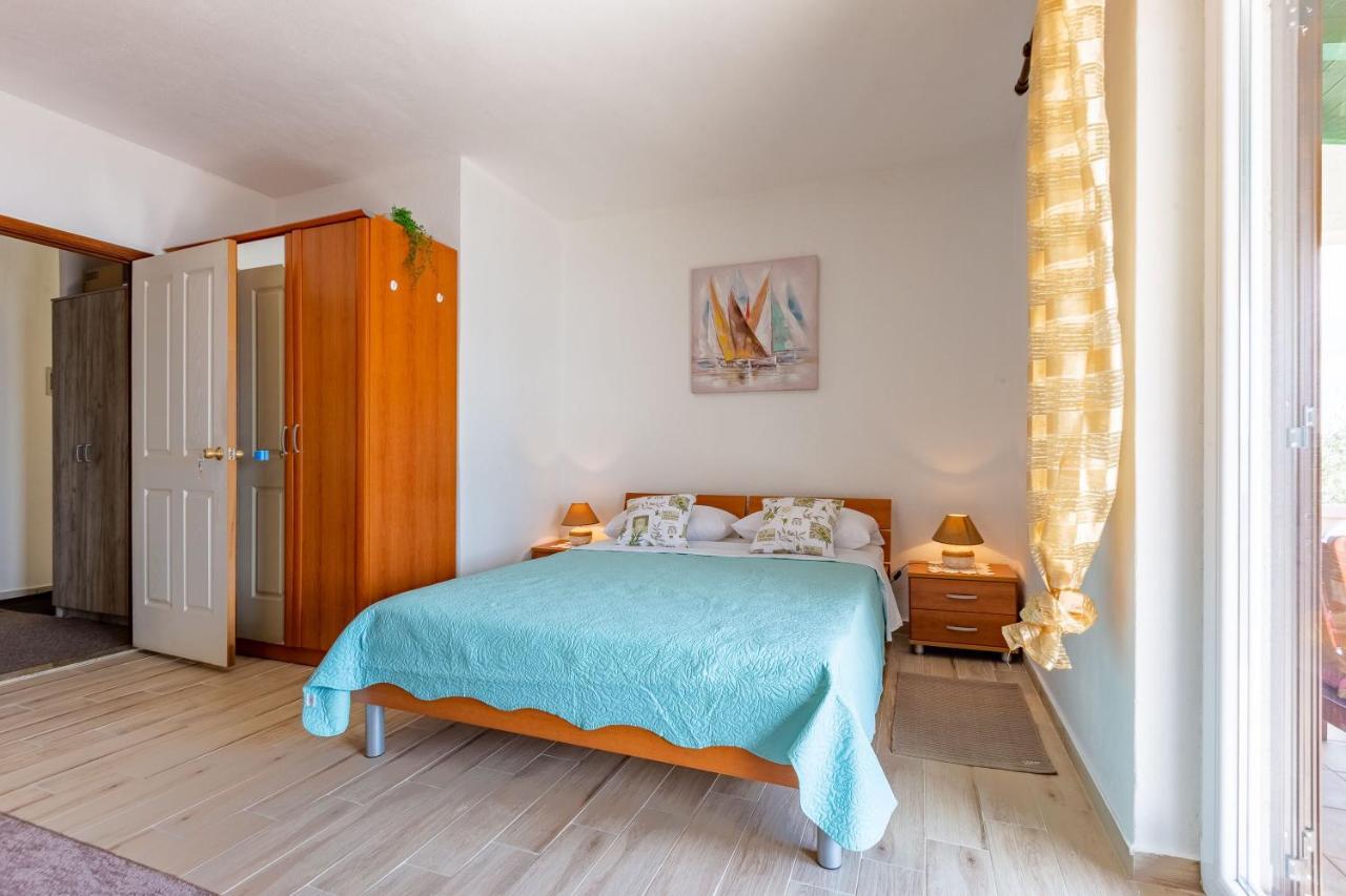 Mare-More Studio W Balcony And Beach Front And View Zadar Bagian luar foto