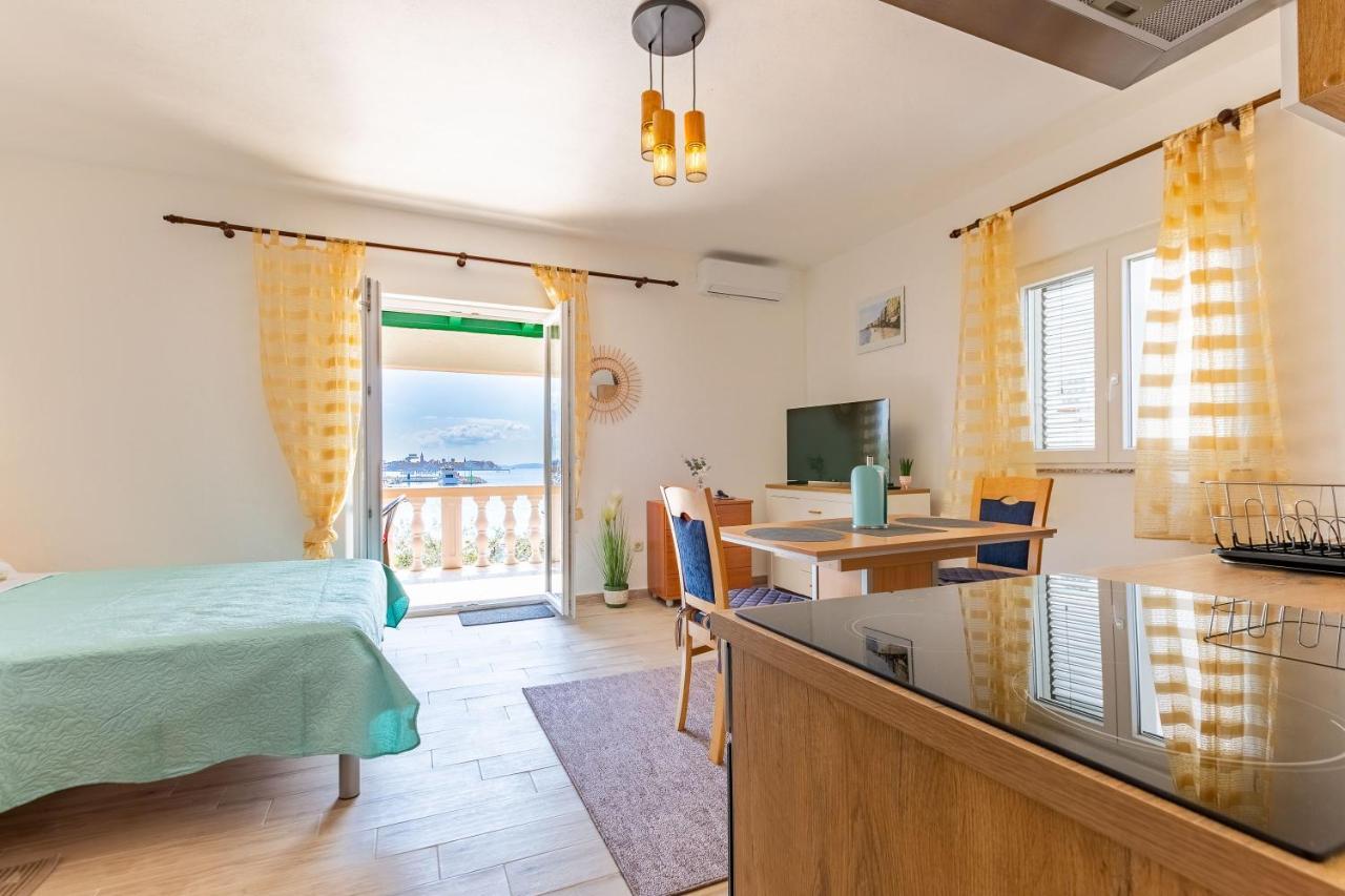 Mare-More Studio W Balcony And Beach Front And View Zadar Bagian luar foto