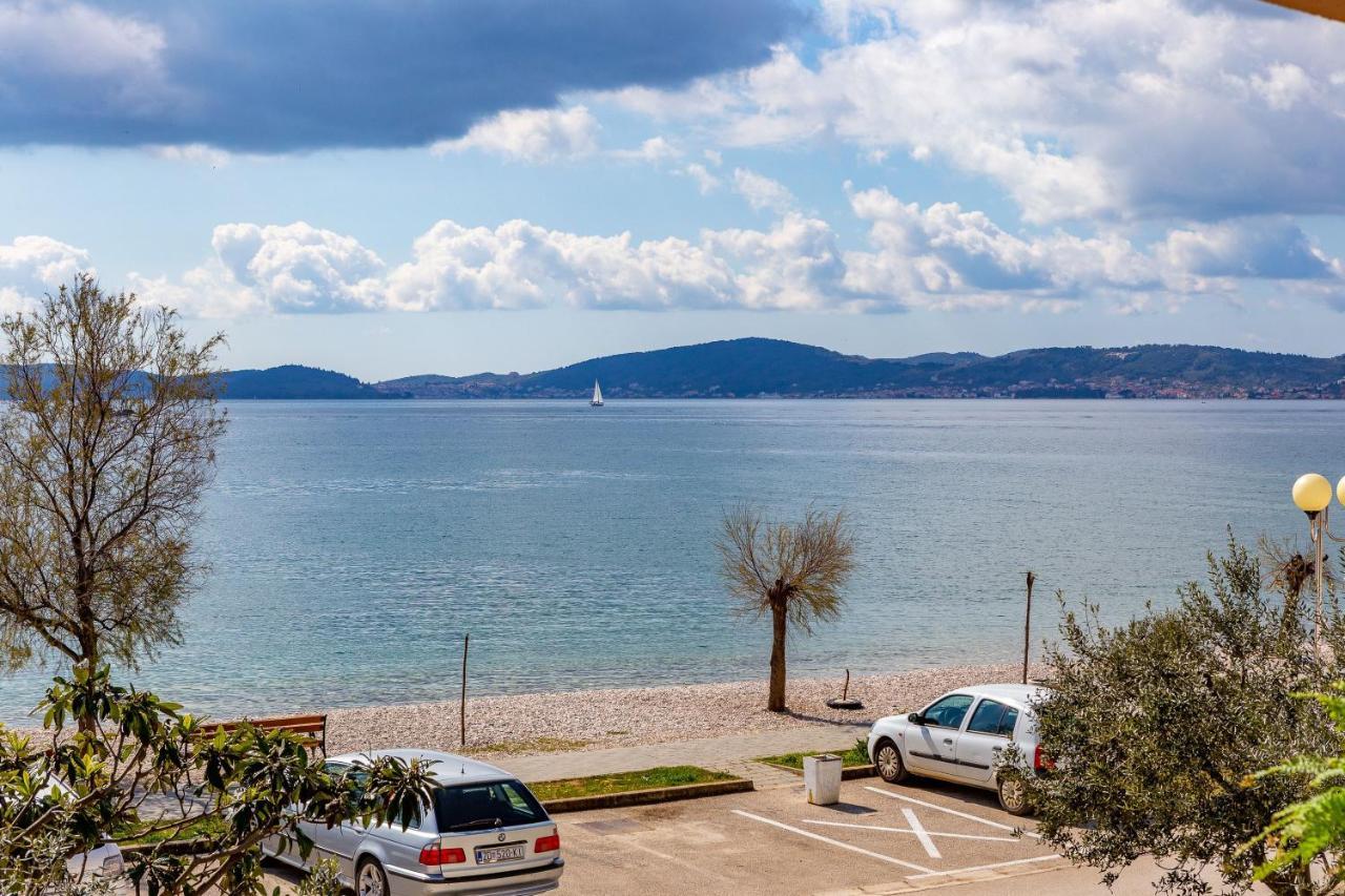 Mare-More Studio W Balcony And Beach Front And View Zadar Bagian luar foto